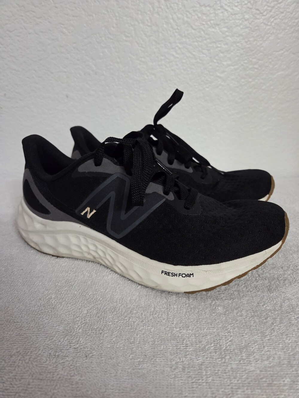 New Balance Fresh Foam Arishi v4 Women's Shoes Size 7.5 Black